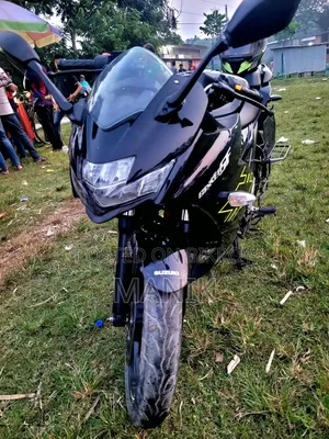 সুজুকি জিক্সার এসএফ ২০২৫ কালো