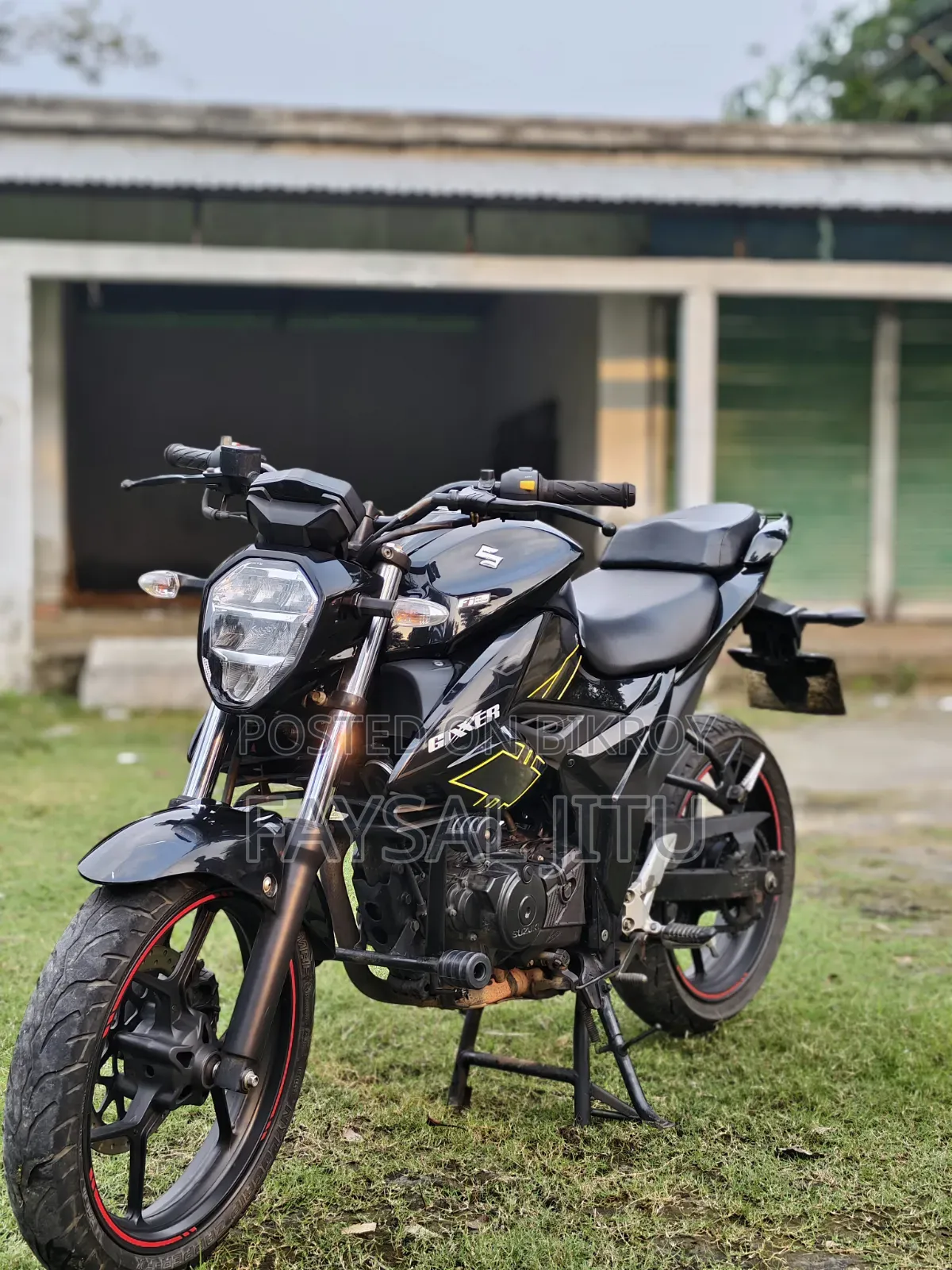 সুজুকি জিক্সার ২০২৪ কালো