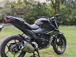 সুজুকি জিক্সার ২০২৪ কালো
