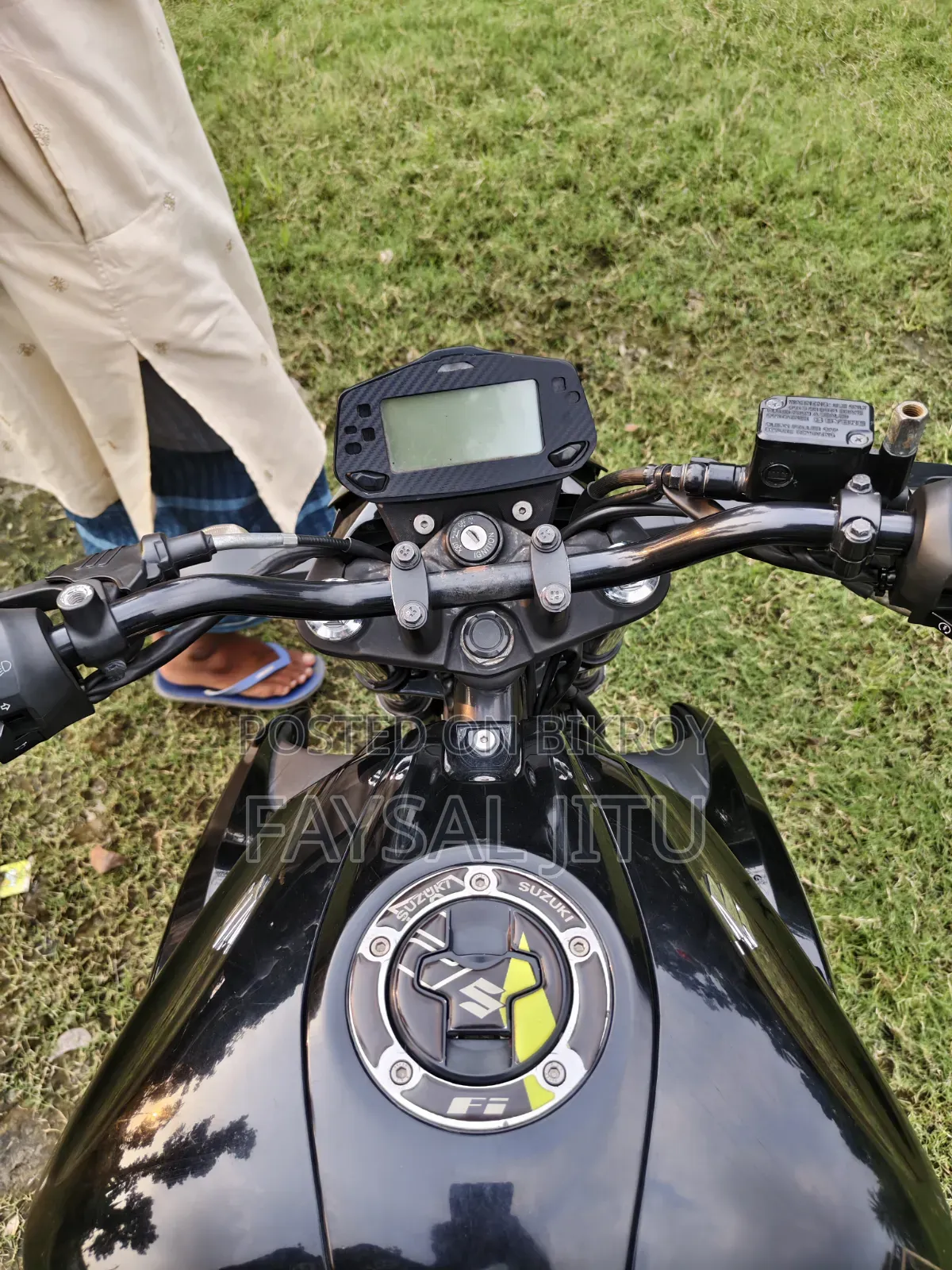 সুজুকি জিক্সার ২০২৪ কালো