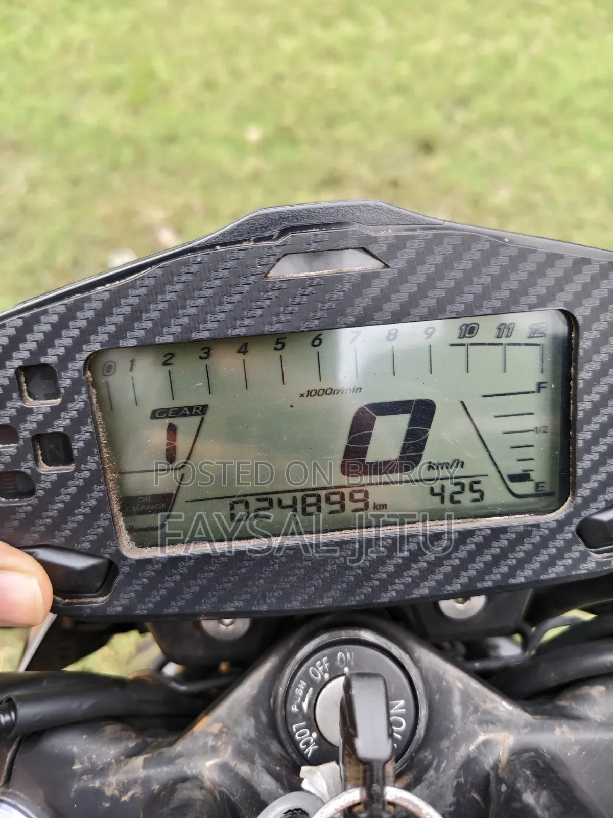 সুজুকি জিক্সার ২০২৪ কালো