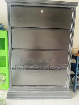 “কাঠের ছোট সাইজের ওয়ারড্রোব বিক্রি হবে”