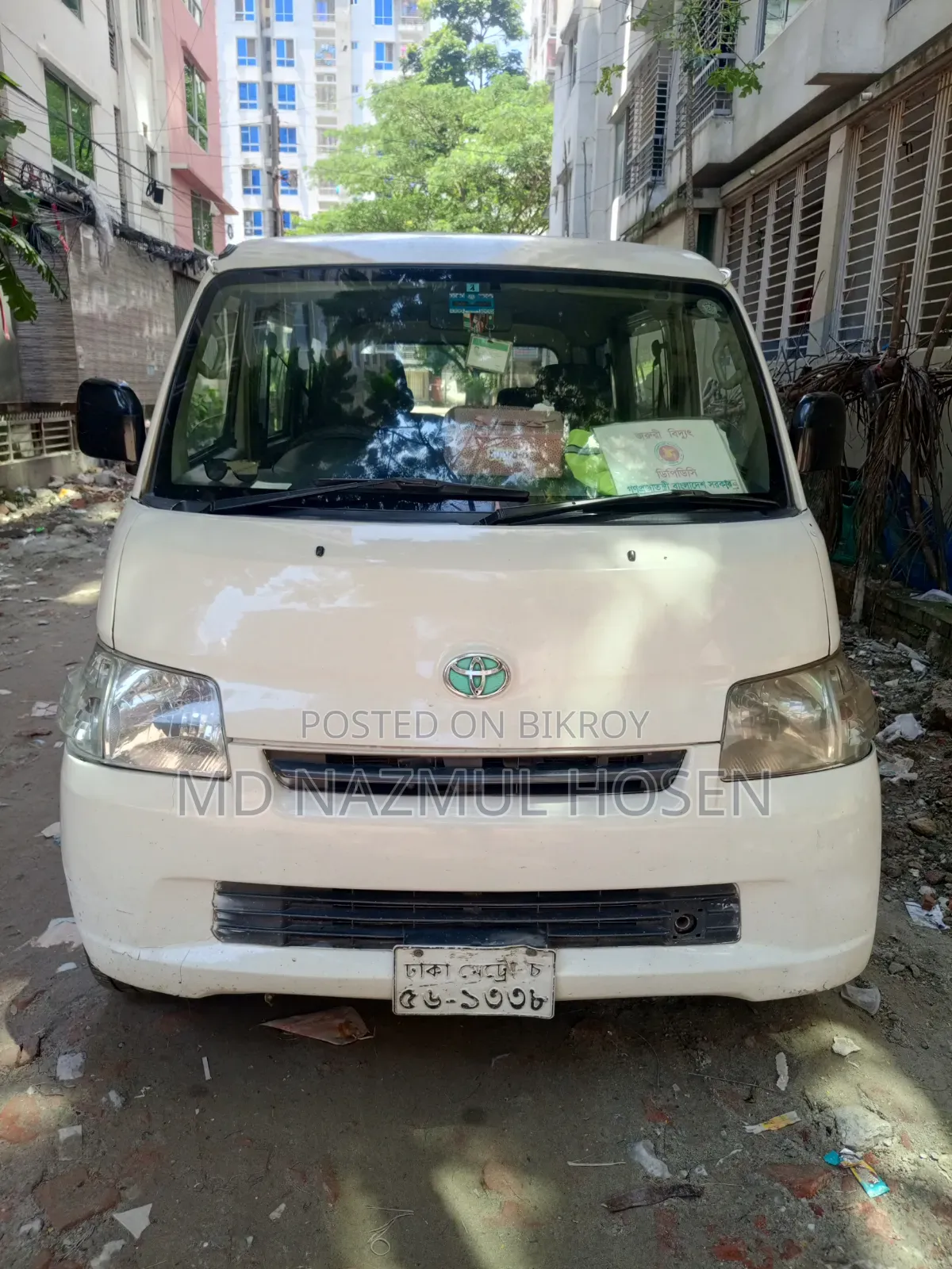 Toyota Noah 2.0 158hp All-Wheel Drive (7 Seater) 2011 White