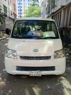 Toyota Noah 2.0 158hp All-Wheel Drive (7 Seater) 2011 White