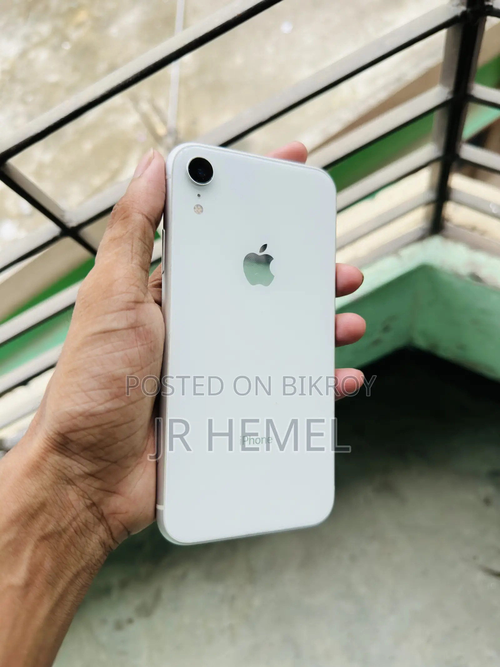 Apple iPhone XR 64 GB White