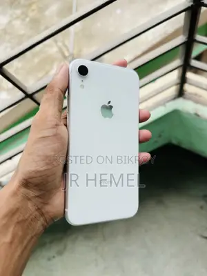 Apple iPhone XR 64 GB White