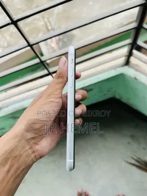 Apple iPhone XR 64 GB White