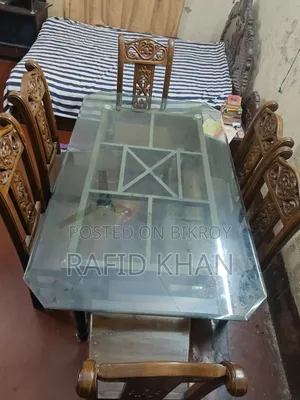 ডাইনিং টেবিল