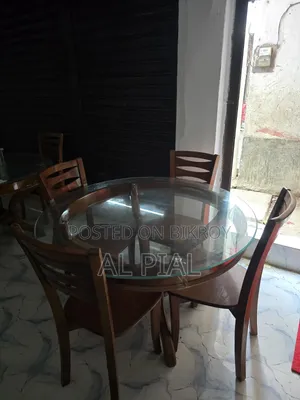 ডাইনিং টেবিল