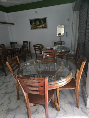 ডাইনিং টেবিল