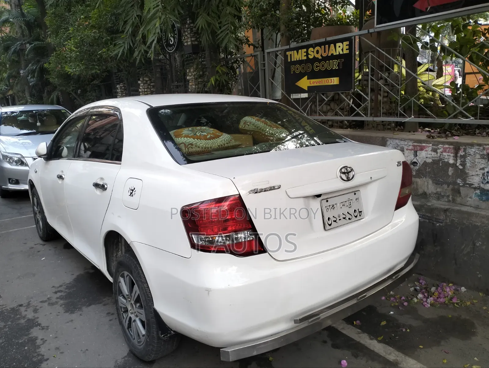 টয়োটা এক্সিও ২০১১ সাদা