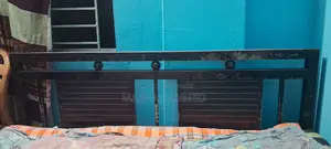 টেবিল ও খাট