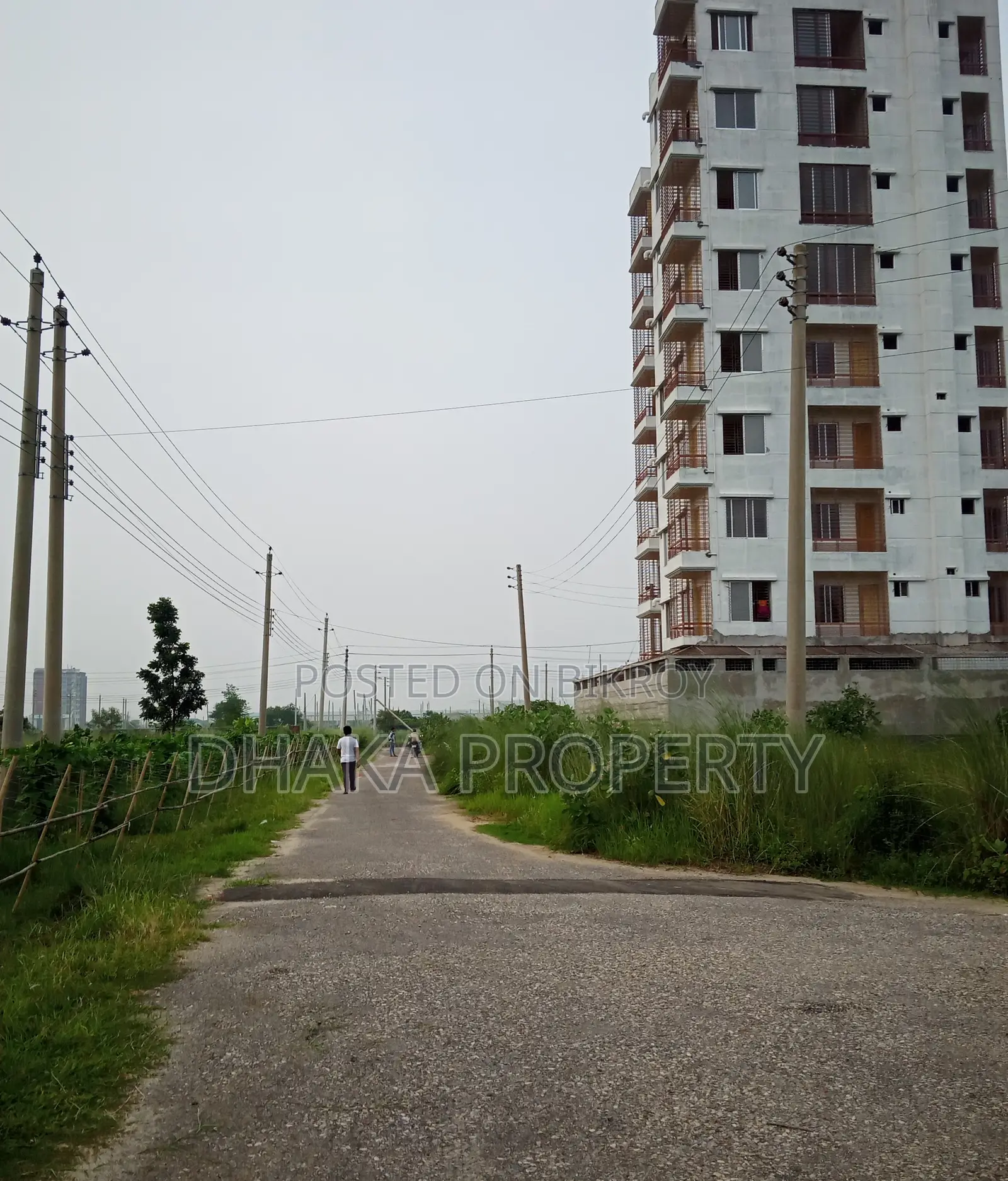 সেক্টর-১৬/এ এ ৩৪ ফুট রাস্তা ৫ কাঠা পার্ক সাউথ।