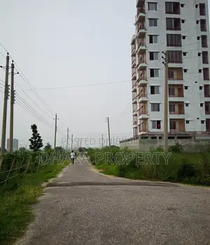 সেক্টর-১৬/এ এ ৩৪ ফুট রাস্তা ৫ কাঠা পার্ক সাউথ।