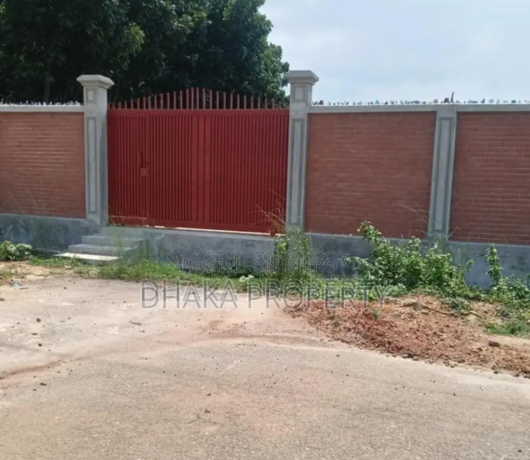 সেক্টর-১৭ এ ৩০০ ফুটের কাছে ১০ কাঠা লেক ইস্ট