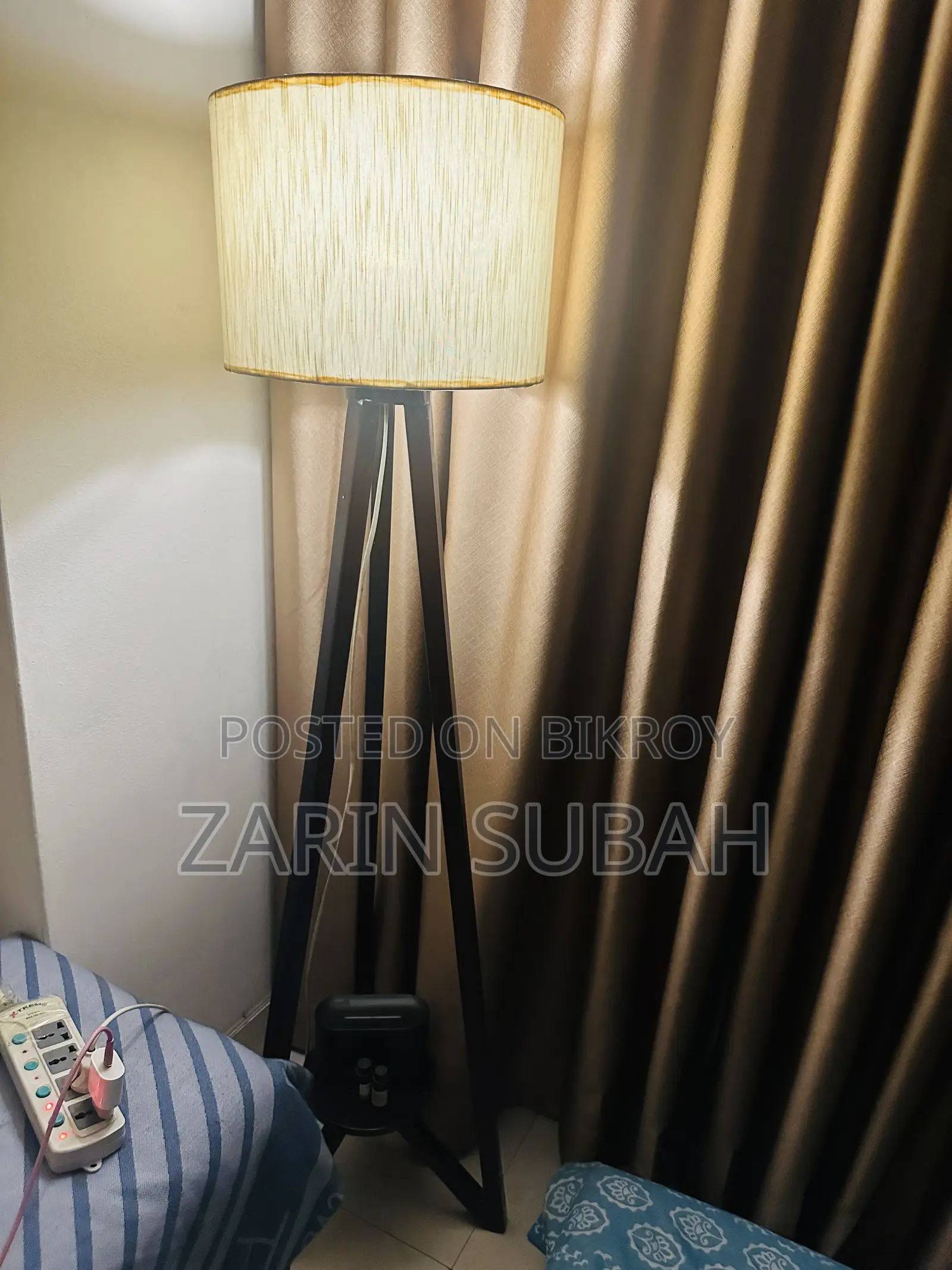 বিকা্রির জন্য ব্যবহৃত ফ্লোর ল্যাম্প