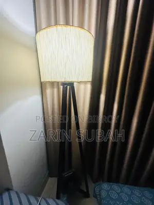 বিকা্রির জন্য ব্যবহৃত ফ্লোর ল্যাম্প