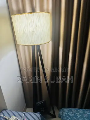 বিকা্রির জন্য ব্যবহৃত ফ্লোর ল্যাম্প
