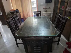 ডাইনিং টেবিল