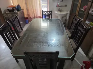 ডাইনিং টেবিল