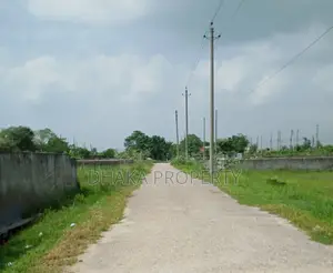 সেক্টর-১৫ ৩০ ফুট ৩ কাঠা পার্ক লেক দক্ষিণ