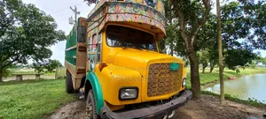 এই ট্রাকটি বিক্রি হবে