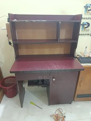 স্টাডি টেবিল