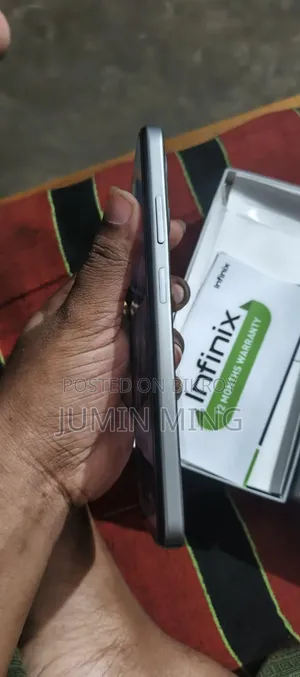 Infinix 128 GB Silver