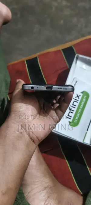 Infinix 128 GB Silver
