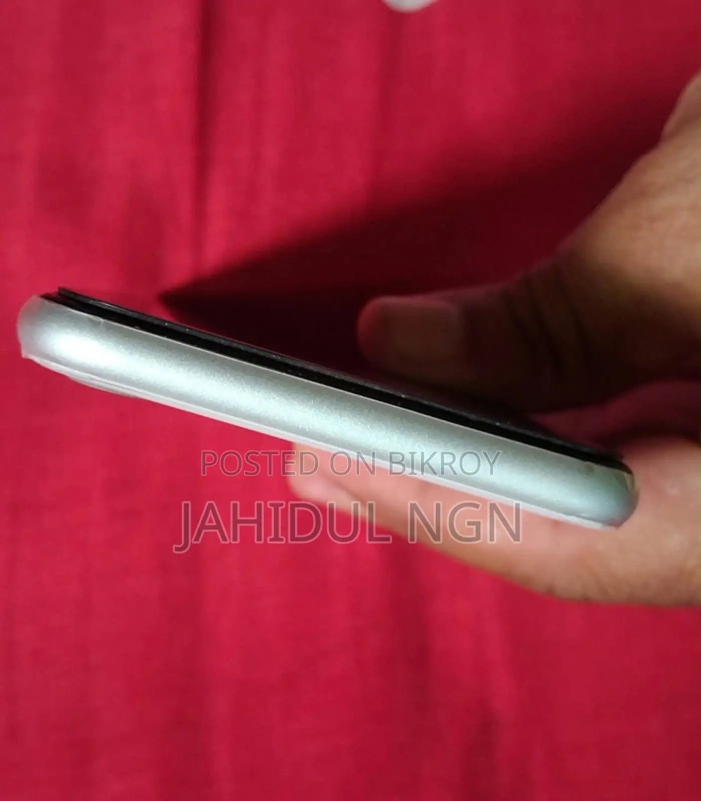 অ্যাপল আইফোন এসই (২০২০) ৬৪ জিবি হোয়াইট