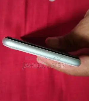 অ্যাপল আইফোন এসই (২০২০) ৬৪ জিবি হোয়াইট