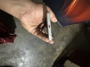 অ্যাপল আইফোন ১১ ৬৪ জিবি হোয়াইট