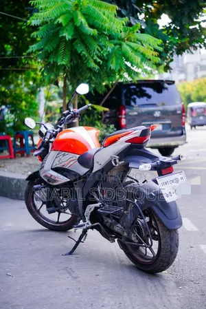সুজুকি গিক্সার ২০২৪ সিলভার