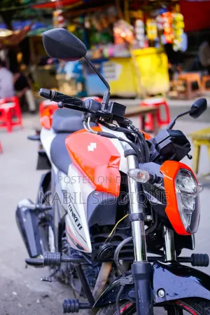 সুজুকি গিক্সার ২০২৪ সিলভার