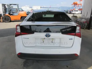Toyota Prius 2021 White