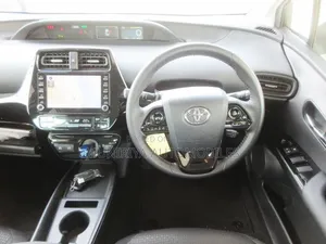 Toyota Prius 2021 White