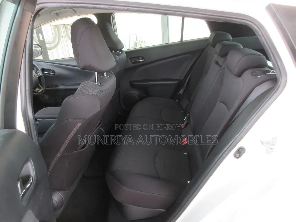 Toyota Prius 2021 White