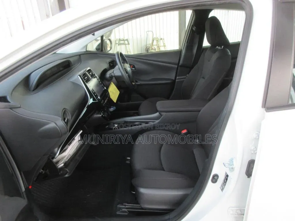 Toyota Prius 2021 White