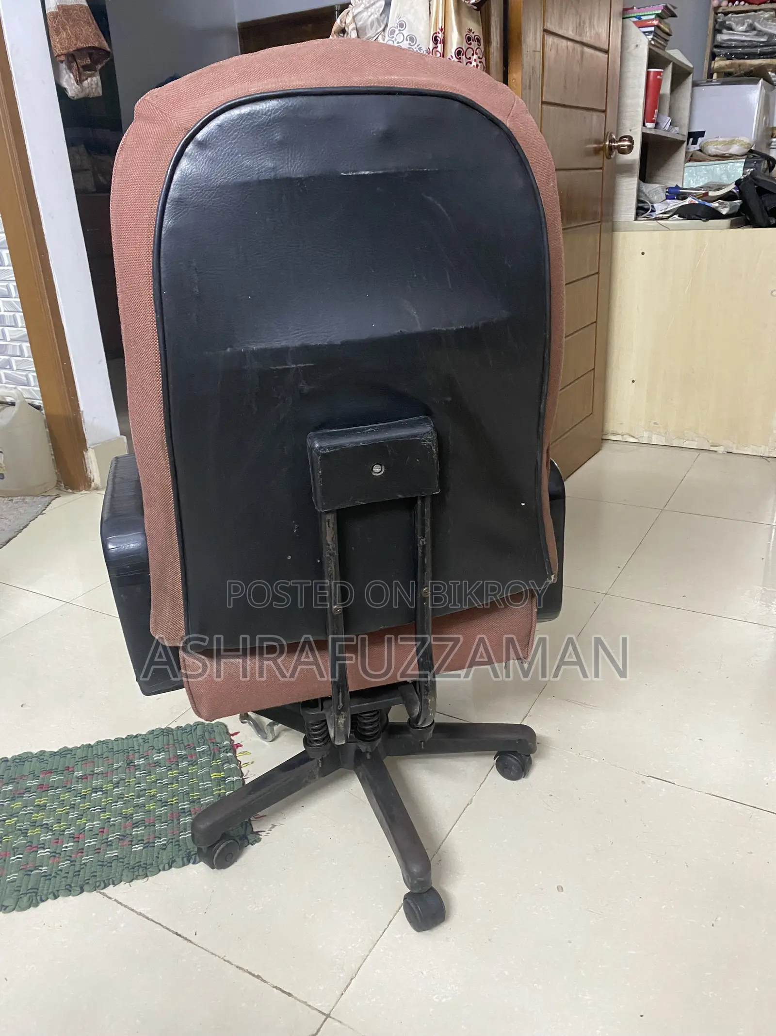 একটি রিগেল কোম্পানি মূভিং বস চেয়ার বিক্রি করা হবে