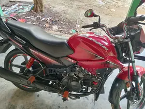 Hero Glamour 2018 Red
