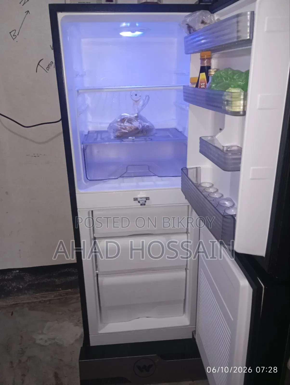 একটি ফ্রিজ বিক্রি করা হবে