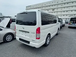 Toyota HiAce 2021