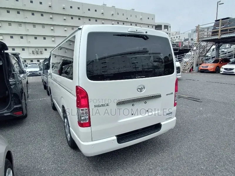 Toyota HiAce 2021