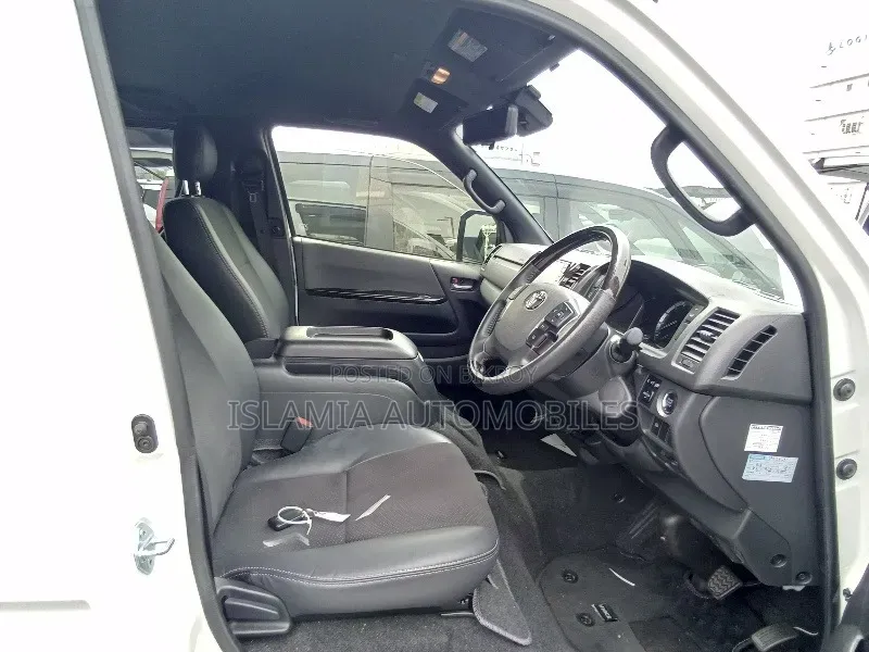 Toyota HiAce 2021