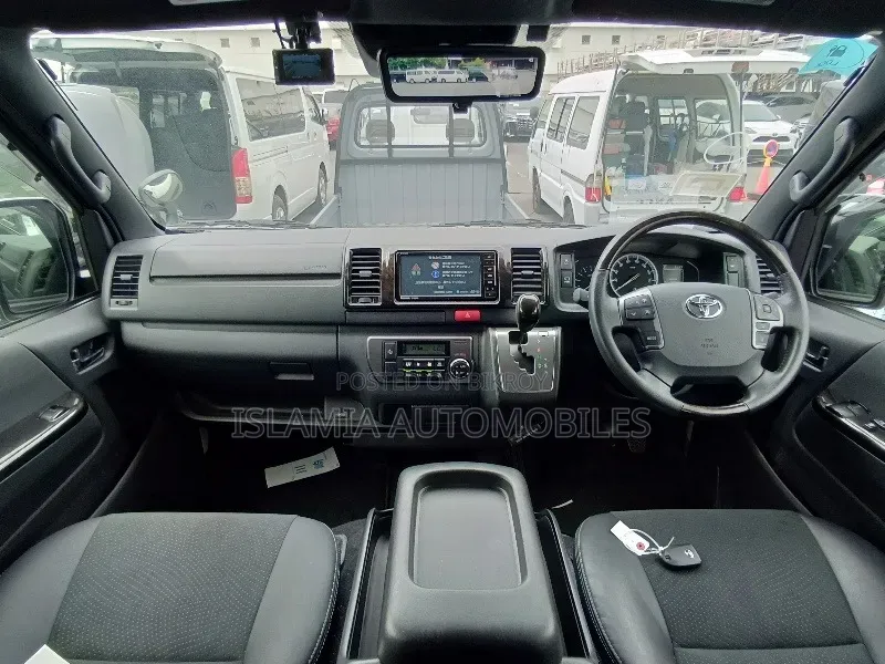 Toyota HiAce 2021