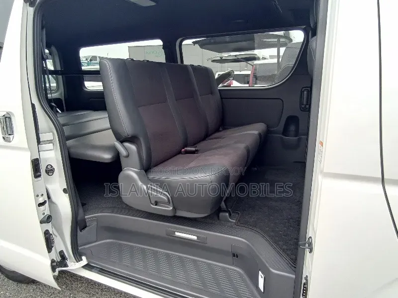 Toyota HiAce 2021