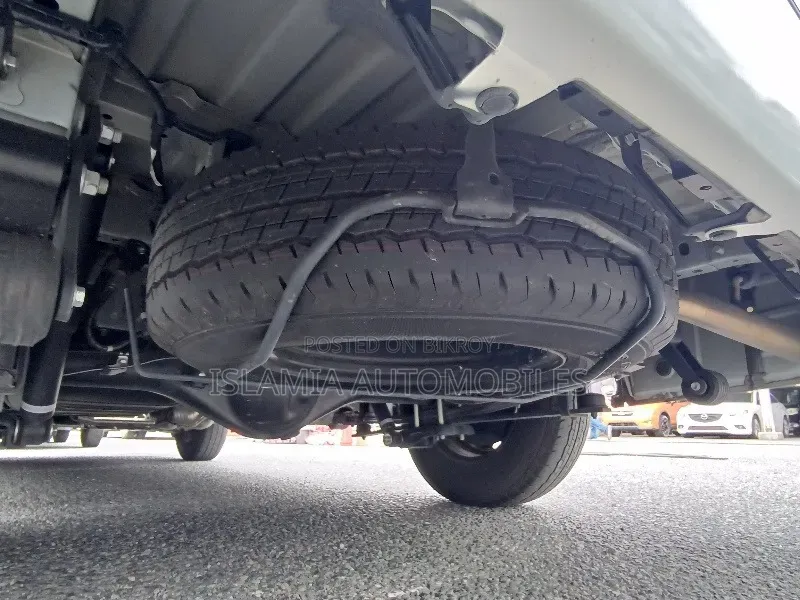 Toyota HiAce 2021
