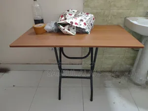 ফোল্ডিং টেবিল, নতুনের মতই আছে