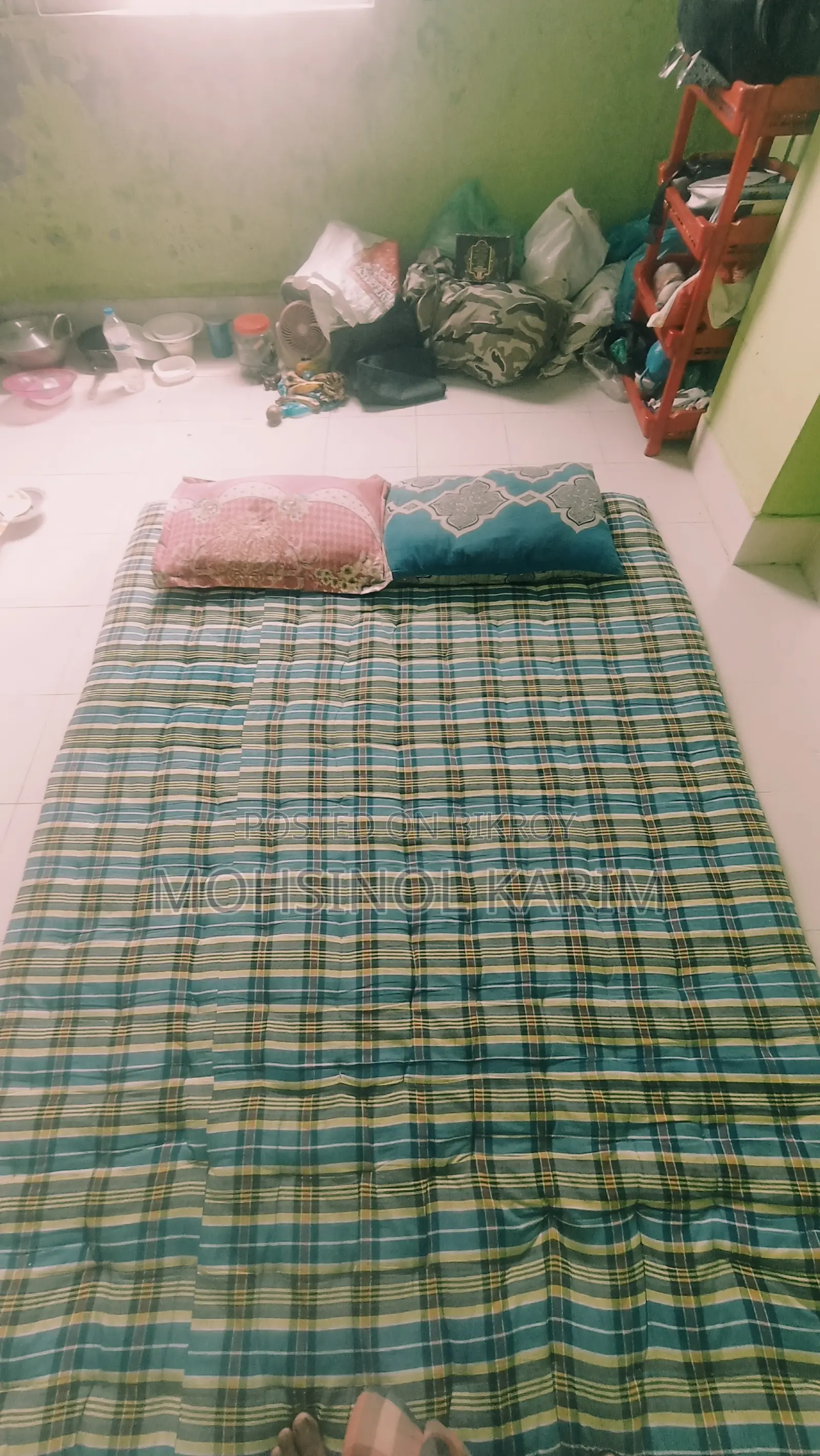 তোষক বালিশ।