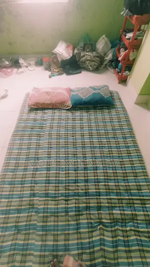 তোষক বালিশ।